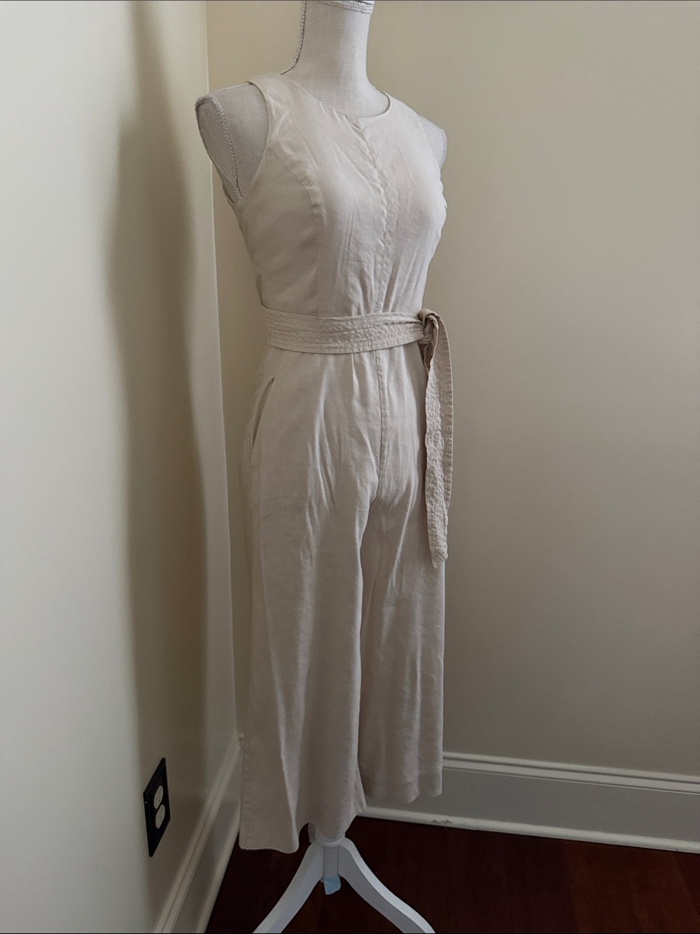 ANTONIO MELANI Sleeveless Cream Tie-Waist Linen Jumpsuit - Picture 5 of 12